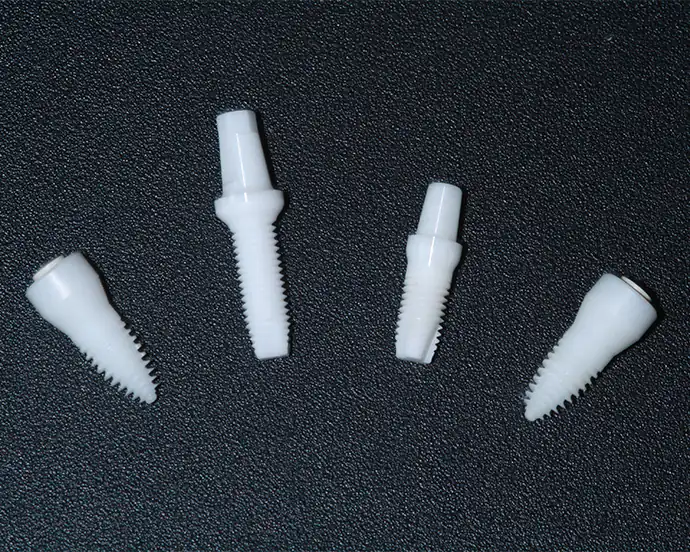 verschiedene Arten von Keramikimplantaten
