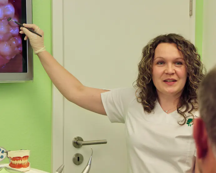 Mitarbeiterin während einer propylaktischen Beratung